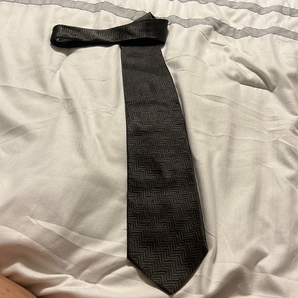 Fratelli gray herringbone 100% silk tie